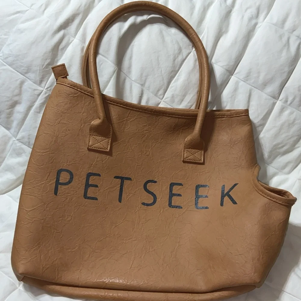 Like new Petseek pet dog cat carrier bag